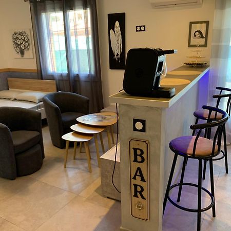 Grand Studio Tres Agreable Avec Bar, Cuisine Et Terrasse 케인즈수르메르 외부 사진
