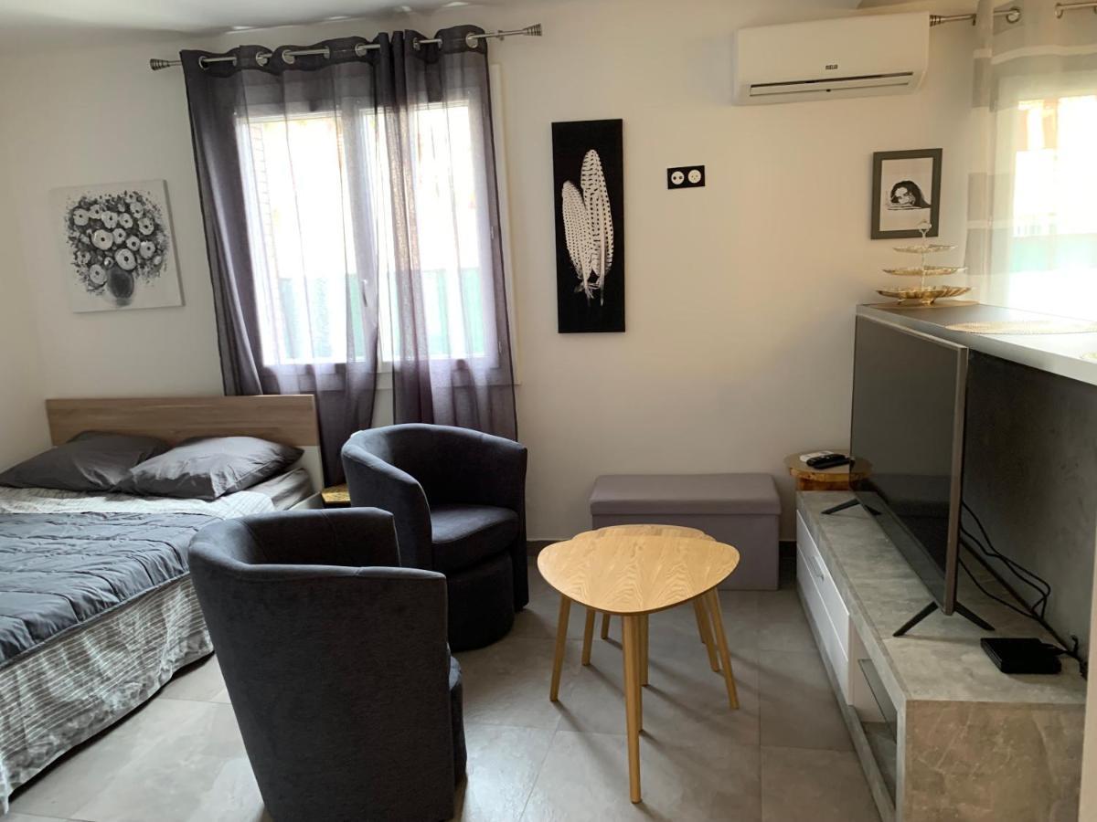 Grand Studio Tres Agreable Avec Bar, Cuisine Et Terrasse 케인즈수르메르 외부 사진